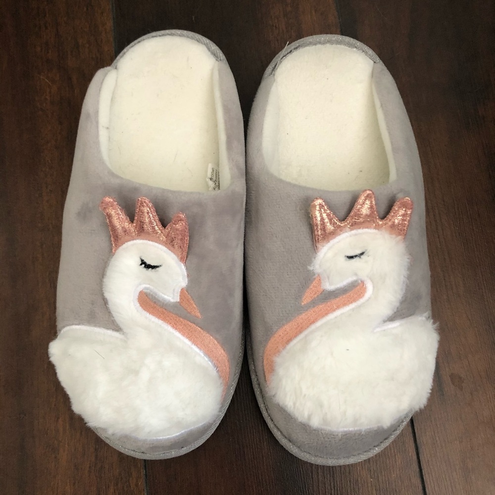 Grey swan slippers 🦢👑